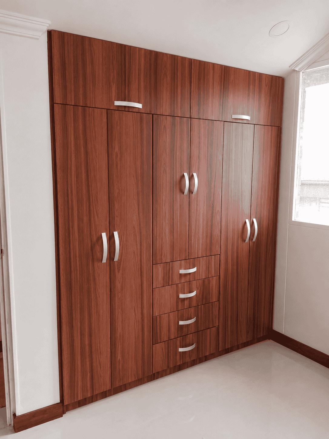 Closet empotrado fabricado a medida para habitación de apartamento